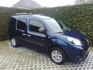 Transportator Dubă mică Renault Kangoo în Muno Belgia